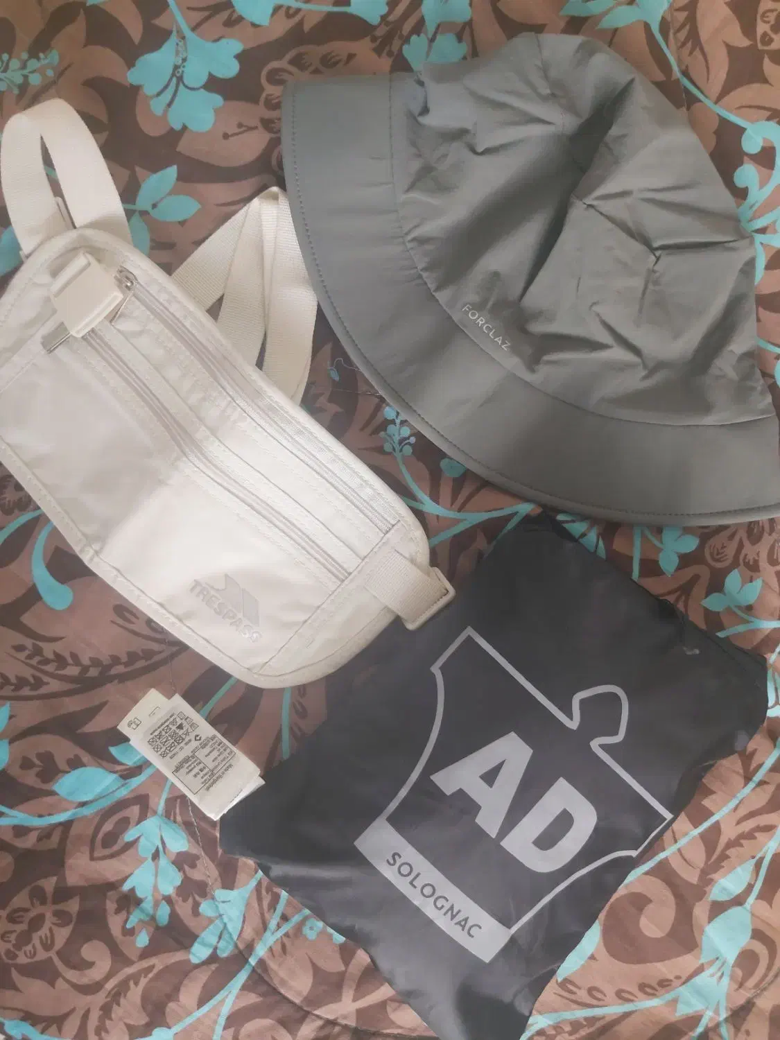 بارونی و کیف کمری و کلاه|کوهنوردی و کمپینگ|احمدسرگوراب, |دیوار