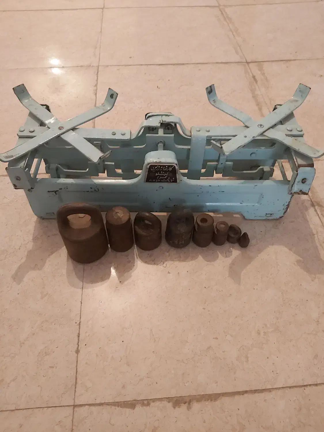 ترازوی آنتیک|کلکسیون اشیاء عتیقه|تبریز, |دیوار