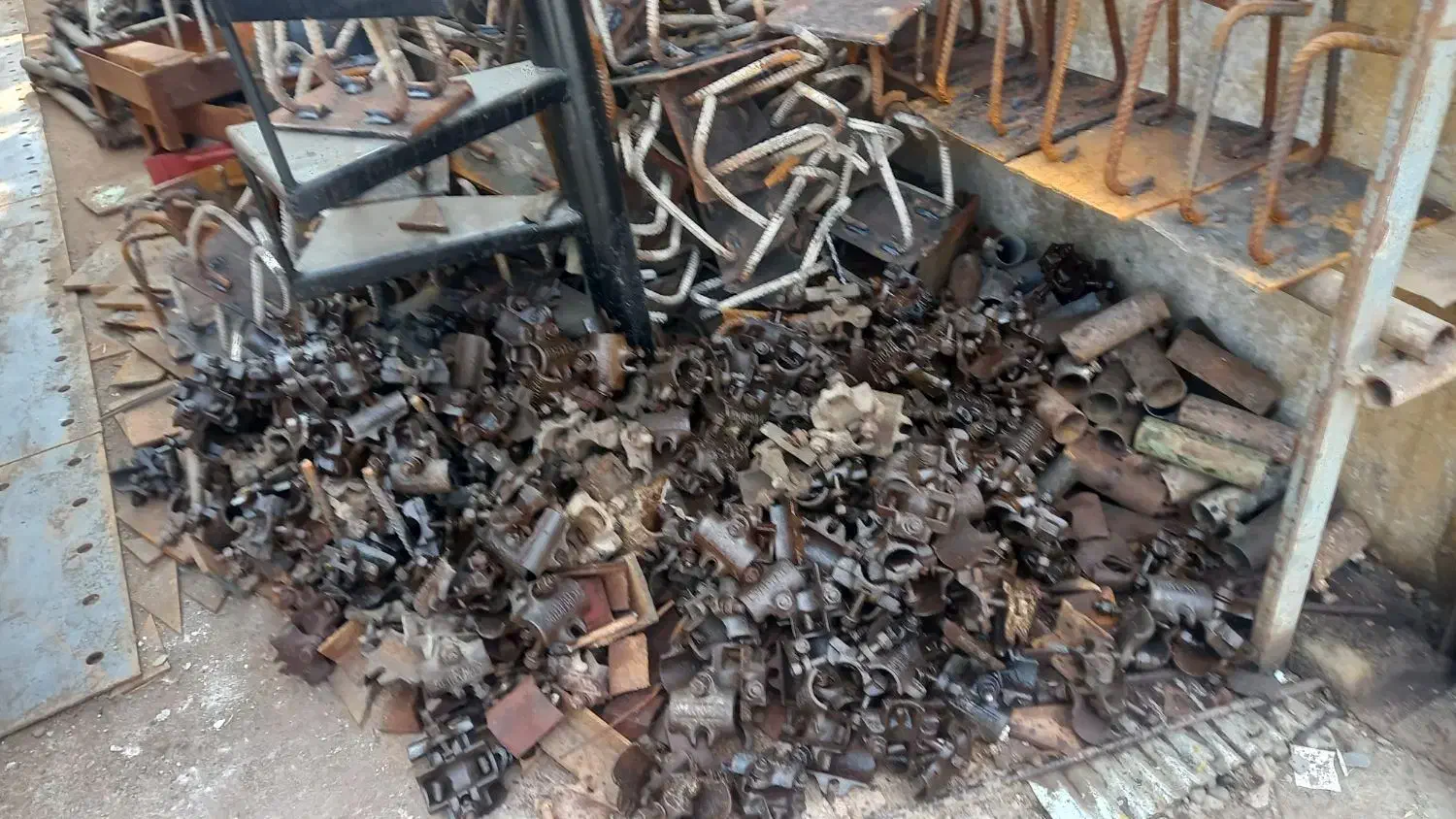 داربست و لوله یک متری و بست و قالب|مصالح و تجهیزات ساختمان|رشت, لاکان|دیوار