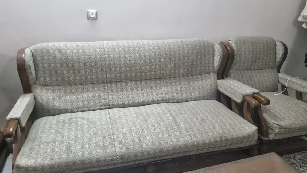 ست مبل پذیرایی ۷ نفره و یک میز جلو مبلی|مبلمان خانگی و میز عسلی|تهران, شاهین|دیوار