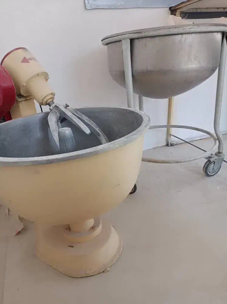 تنور گازی و خمیر گیر آلمینیومی و تشت استیل|اجاق گاز و لوازم برقی پختوپز|اصفهان, کوجان|دیوار