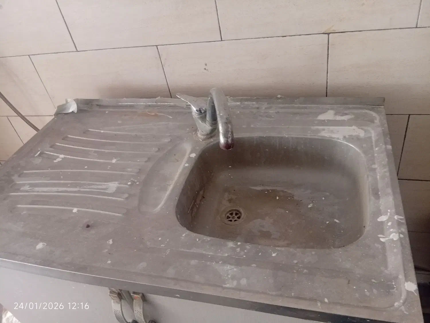 سینگ به همراه شیر و کابینت|آب‌چکان و نظم‌دهنده ظروف|قرچک, میرزائی جنوبی|دیوار