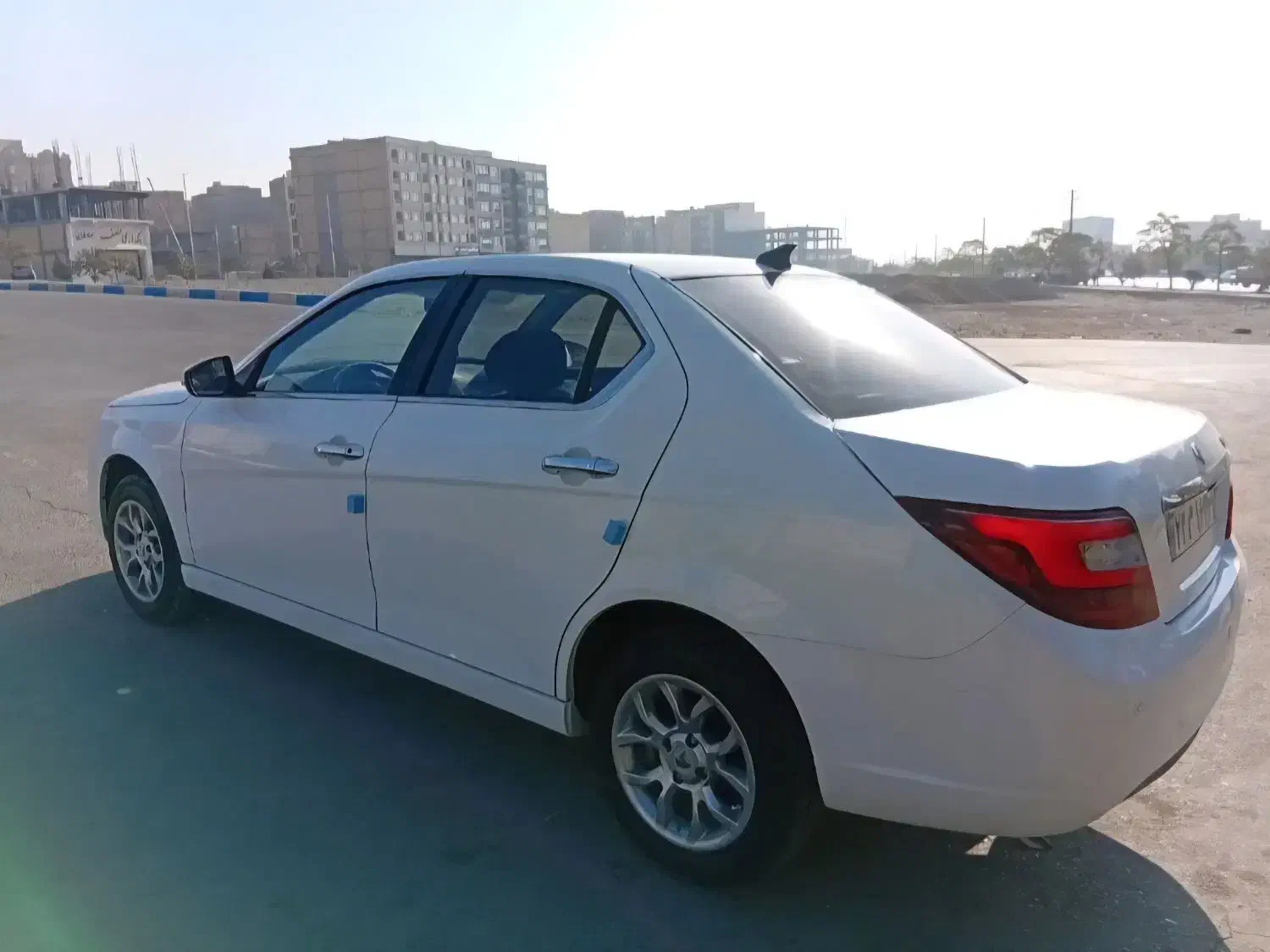 دنا پلاس ۵ دنده مدل ۴۰۳|خودرو سواری و وانت|شیراز, عفیف‌آباد|دیوار