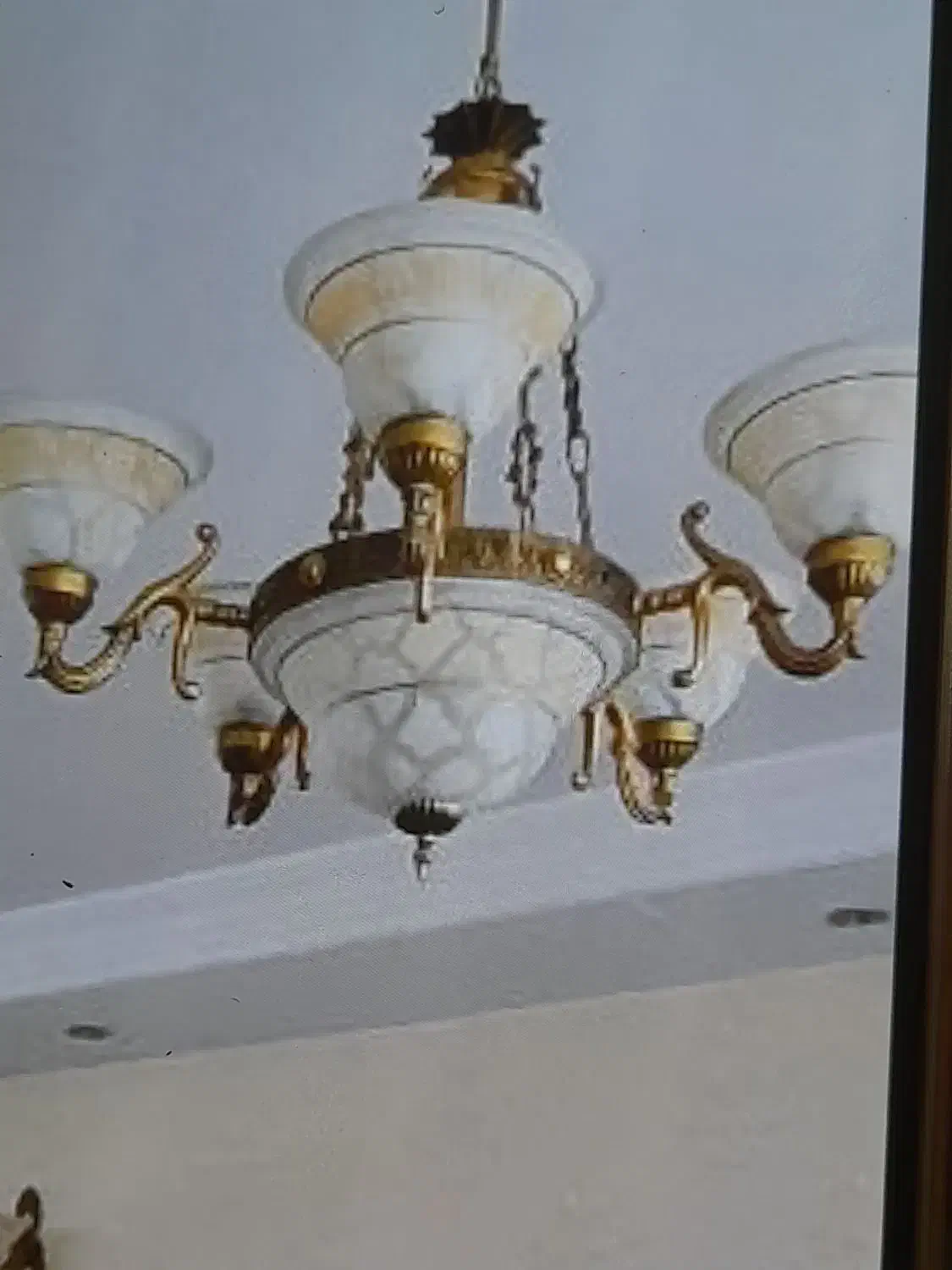 لوستر  مدل سلطنتی با دیوار ی|لوستر و چراغ آویز|همدان, |دیوار