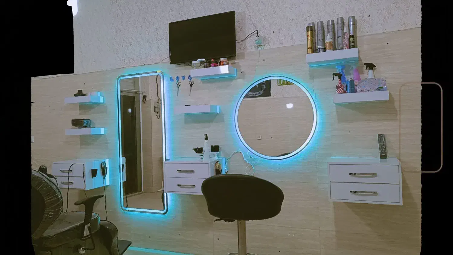 آینه و دکوراسیون آرایشگاه مردانه|آرایشگاه و سالن‌های زیبایی|تایباد, |دیوار