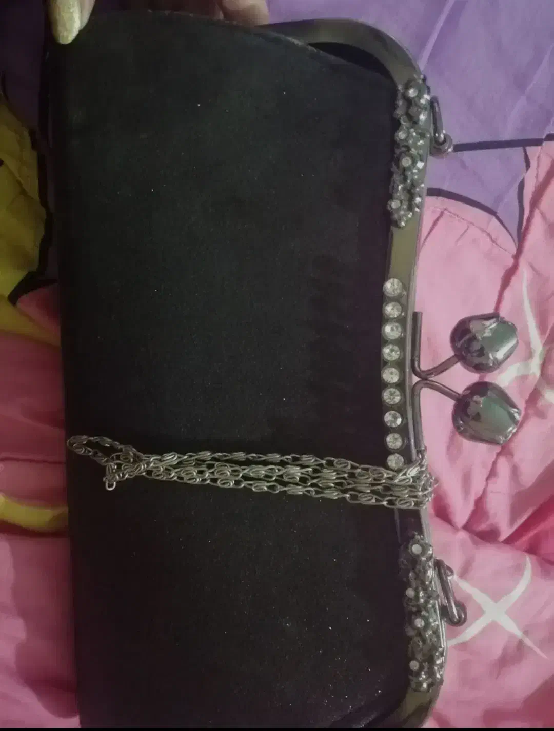 کیف پیداشده|اشیا|ایلام, |دیوار