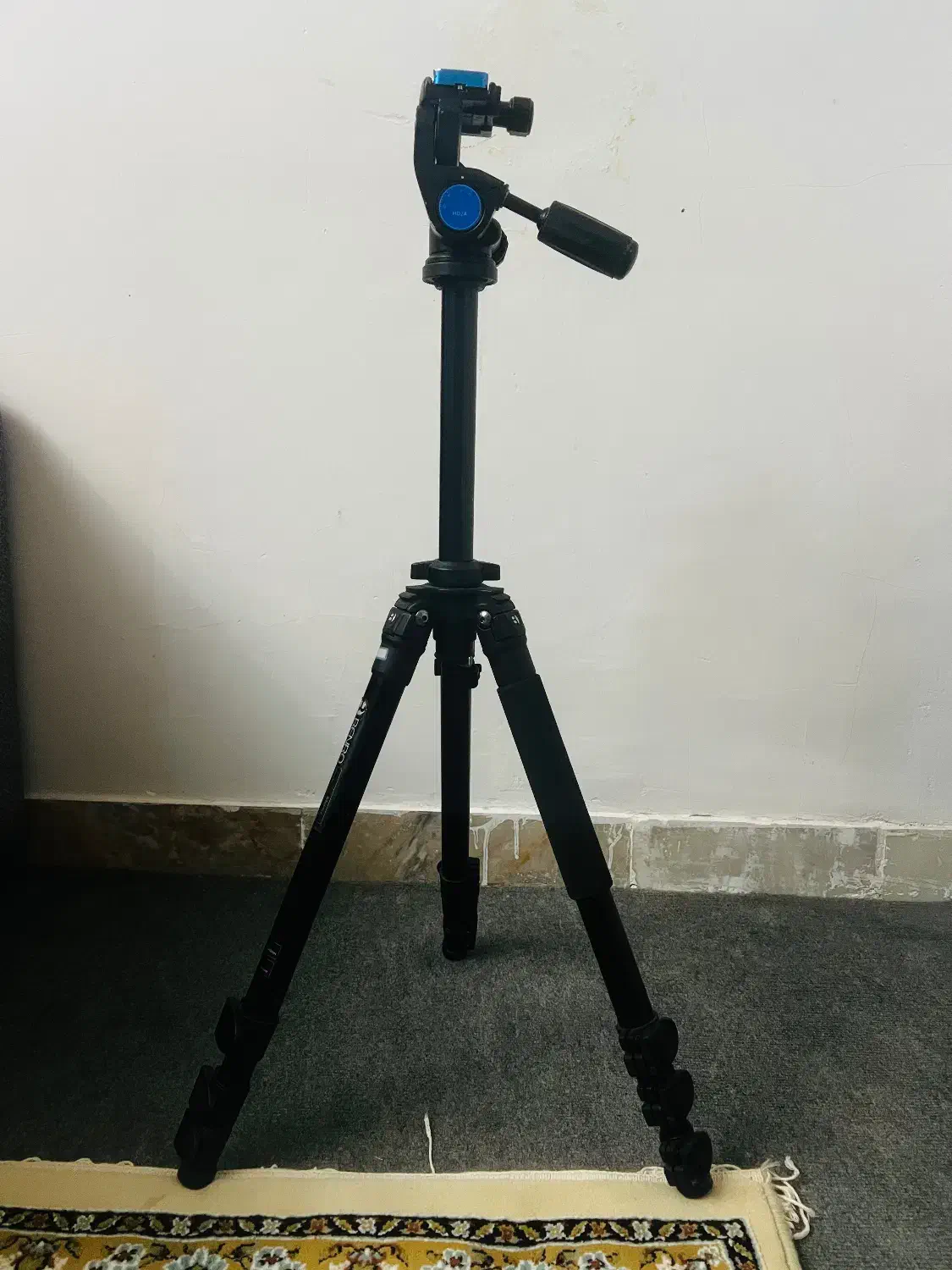 سه پایه فلزی بنرو|دوربین عکاسی و فیلمبرداری|یزد, |دیوار