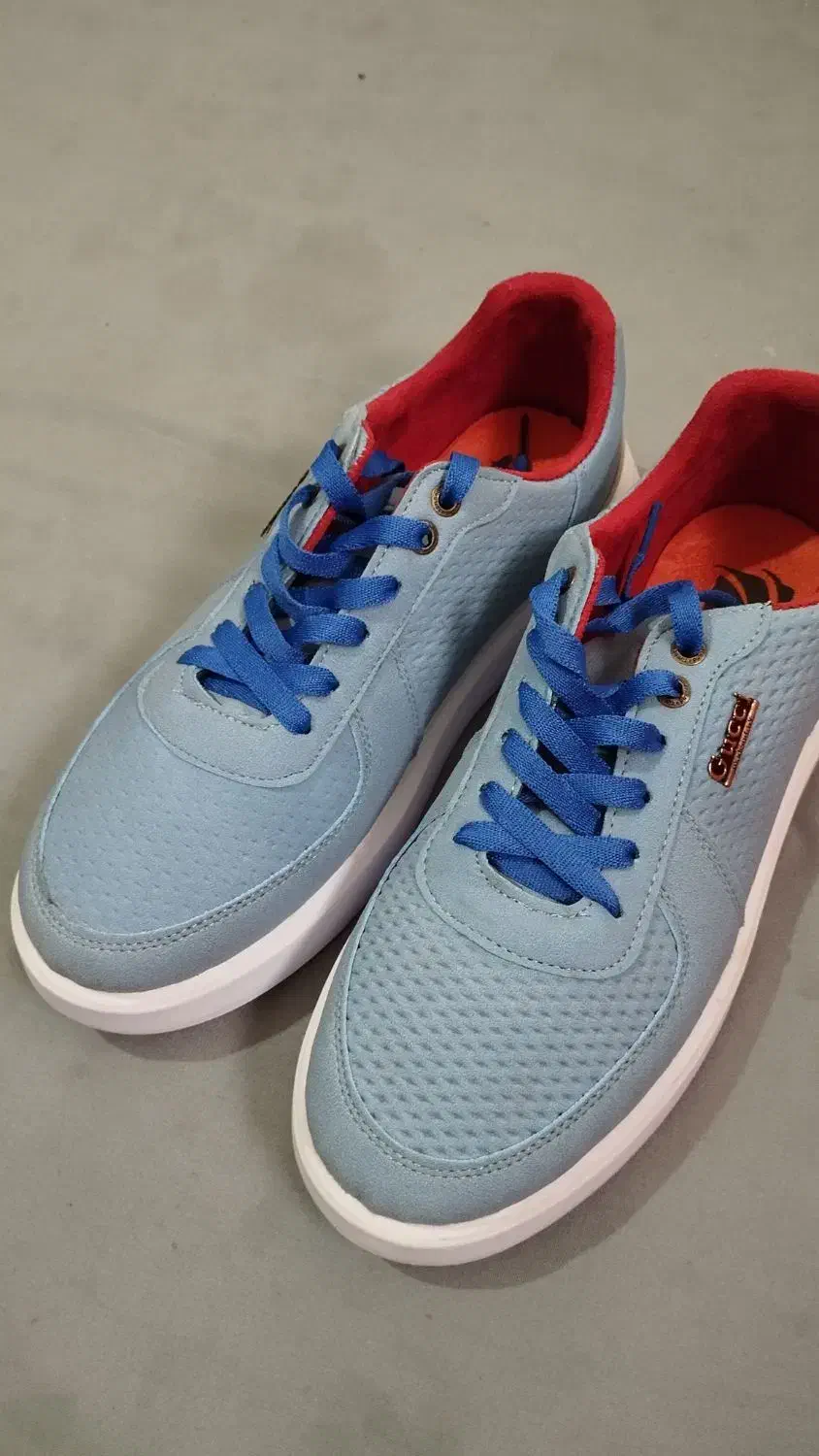 کتونی نو و تازه|کیف، کفش، کمربند|سنگر, |دیوار