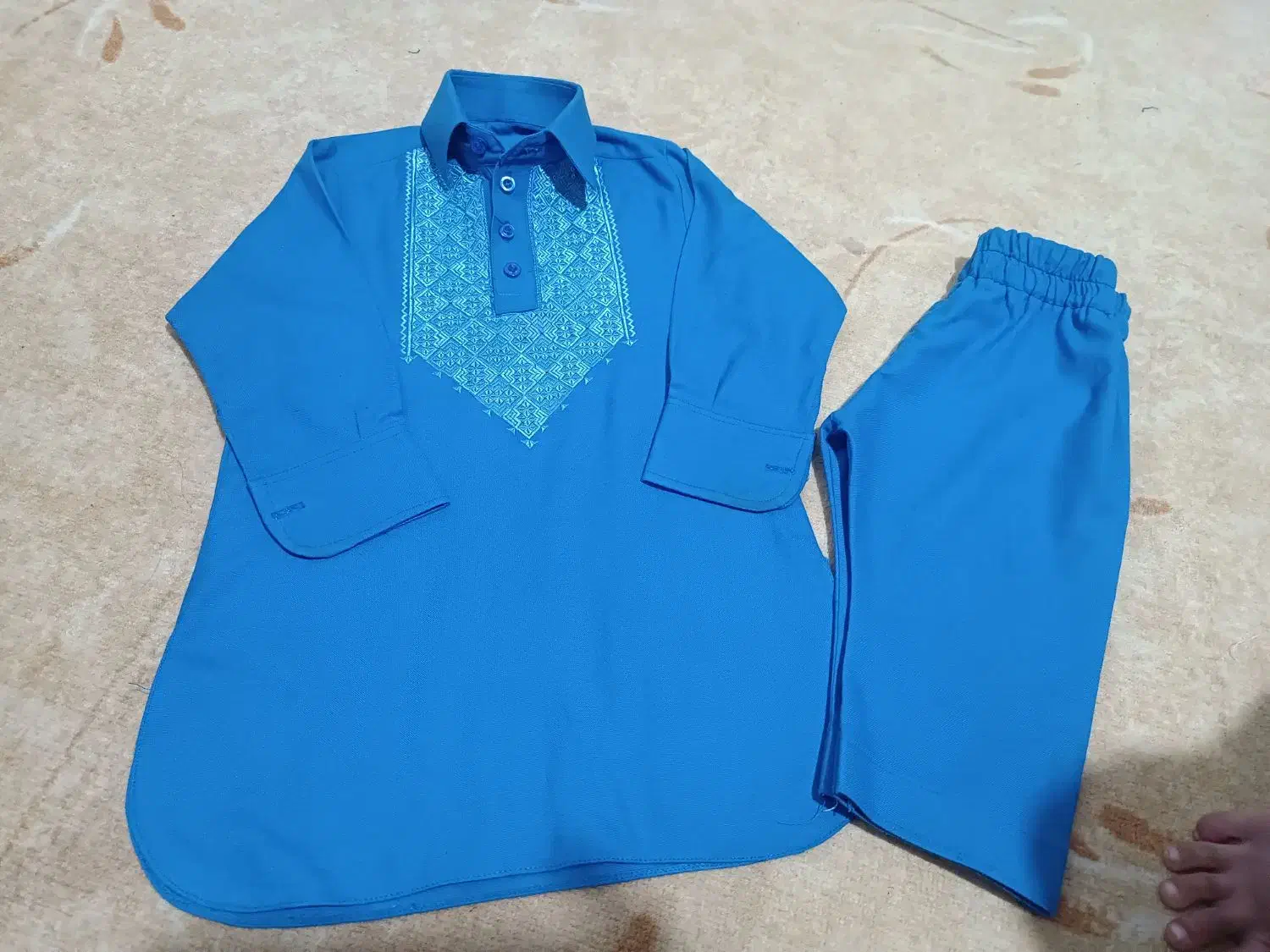 لباس های هزارگی محلی|لباس|ورامین, ورامین|دیوار