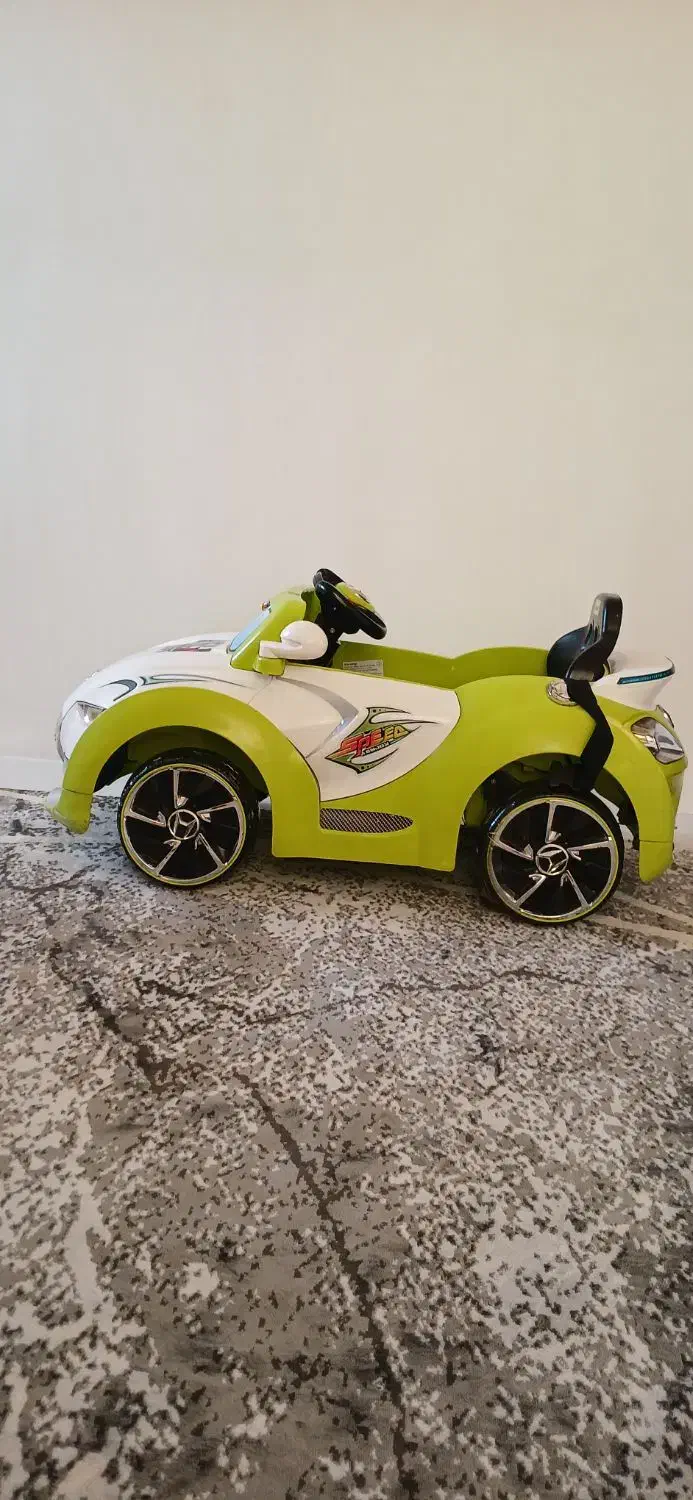 ماشین کودک|اسباب‌بازی بچه|رباط‌کریم, رباط‌کریم|دیوار