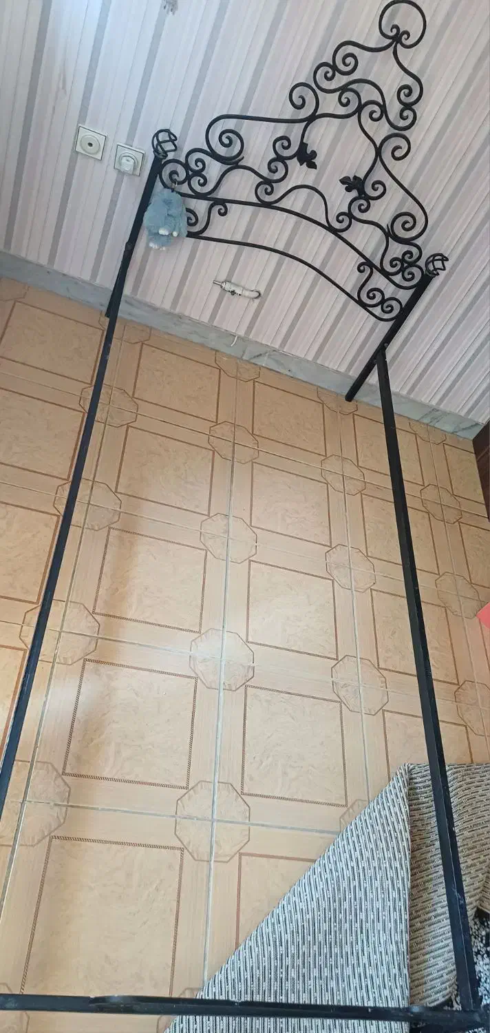 تخت|تخت و سرویس خواب|کرج, کوی مدرس|دیوار