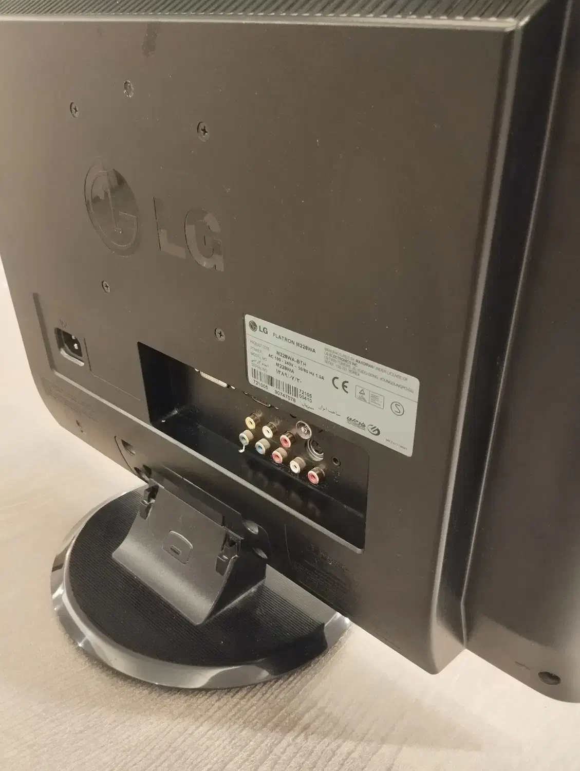 مانیتور ال جی مادایران 22 اینچ|قطعات و لوازم جانبی رایانه|شیراز, فرهنگ شهر|دیوار