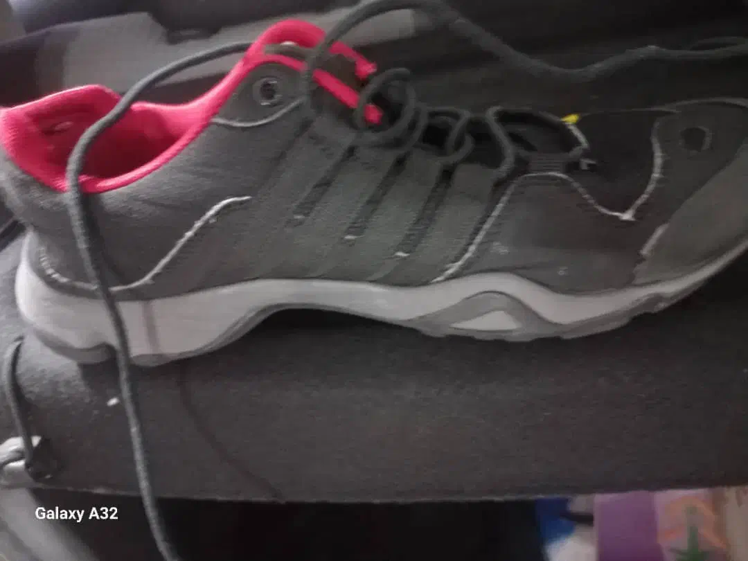 کفش ورزشی سایز ۳۹ کاملا سالم|کیف، کفش، کمربند|تهران, زعفرانیه|دیوار