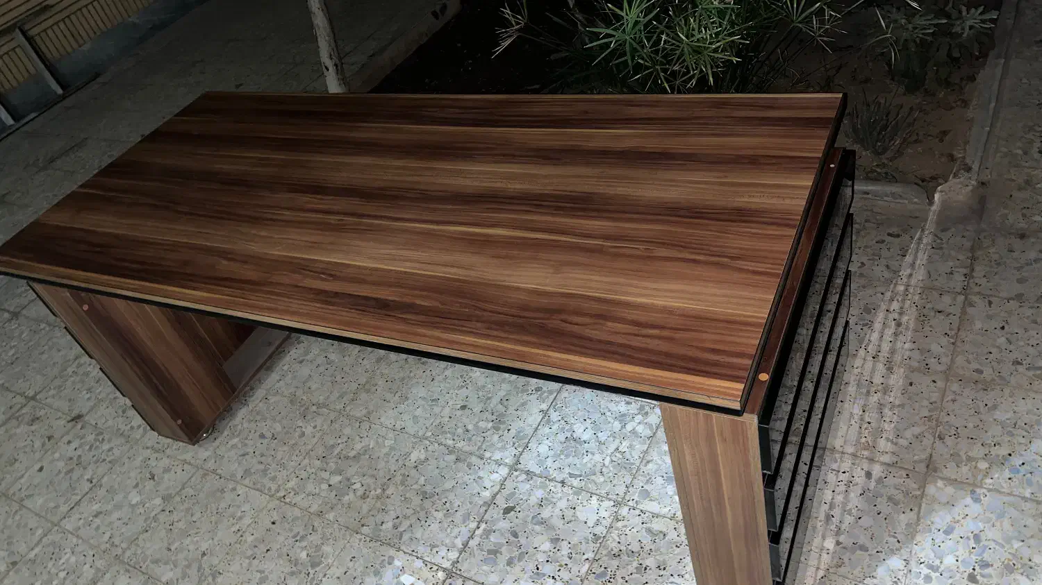 میز اداری در حد نو|دفتر کار|شاهین‌شهر, بنیاد ازدواج|دیوار