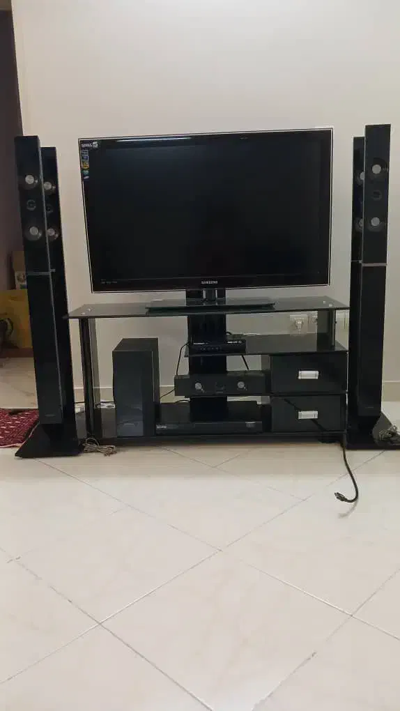 میز تلویزیون بهمراه دستگاه پخش و بلندگو|سیستم صوتی خانگی|ری, شهرری|دیوار