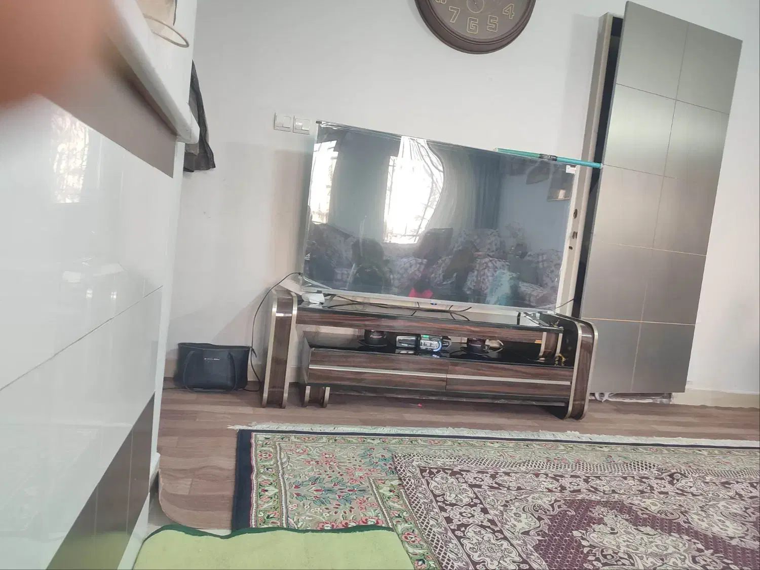 میز و جزیره|میز تلویزیون|گلبهار, شهر جدید گلبهار|دیوار