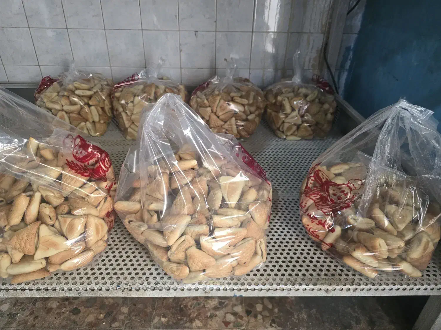 استا کار خانم جهت کار در کلوچه پزی|استخدام خدمات فروشگاه و رستوران|زابل, |دیوار