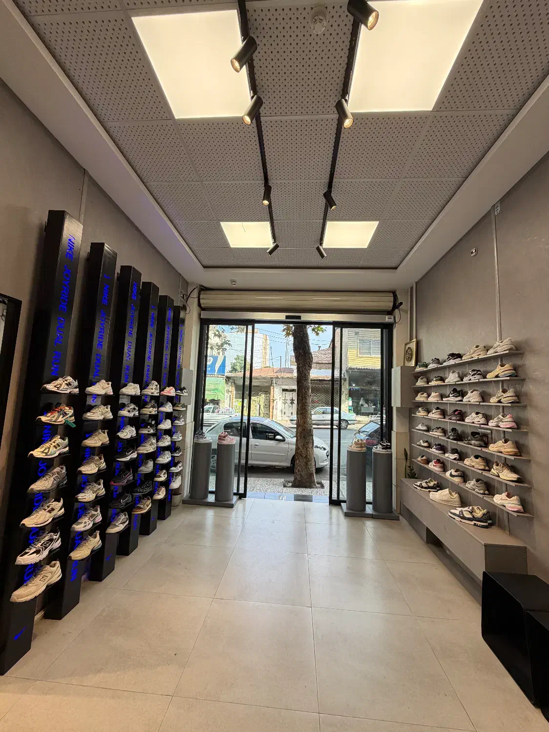 دکور مغازه کتونی فروشی|فروشگاه و مغازه|گرگان, |دیوار