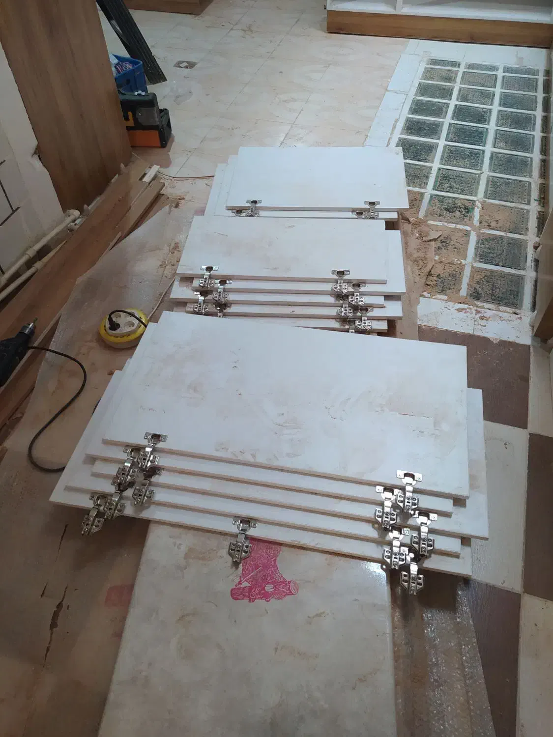 ساخت و تعمیر ونصابی کابینت کمد دیواری|خدمات پیشه و مهارت|اراک, |دیوار