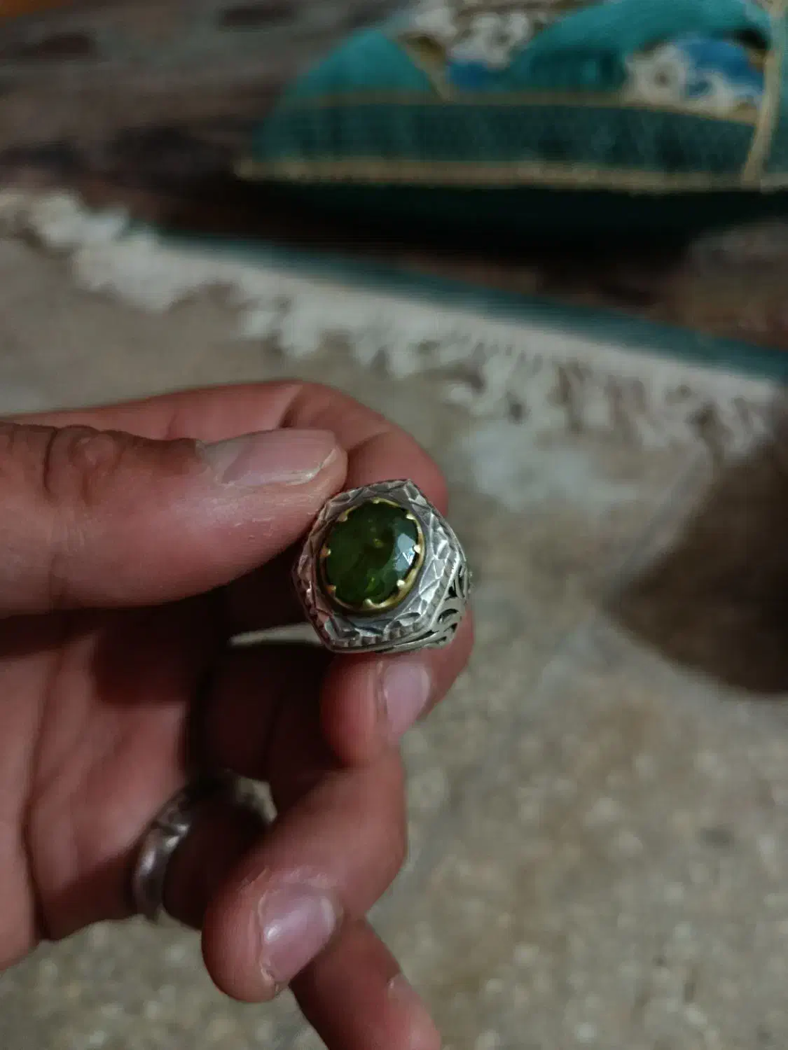 نقره دست ساز تمیز و سنگ زبرجد|جواهرات|دهدشت, |دیوار