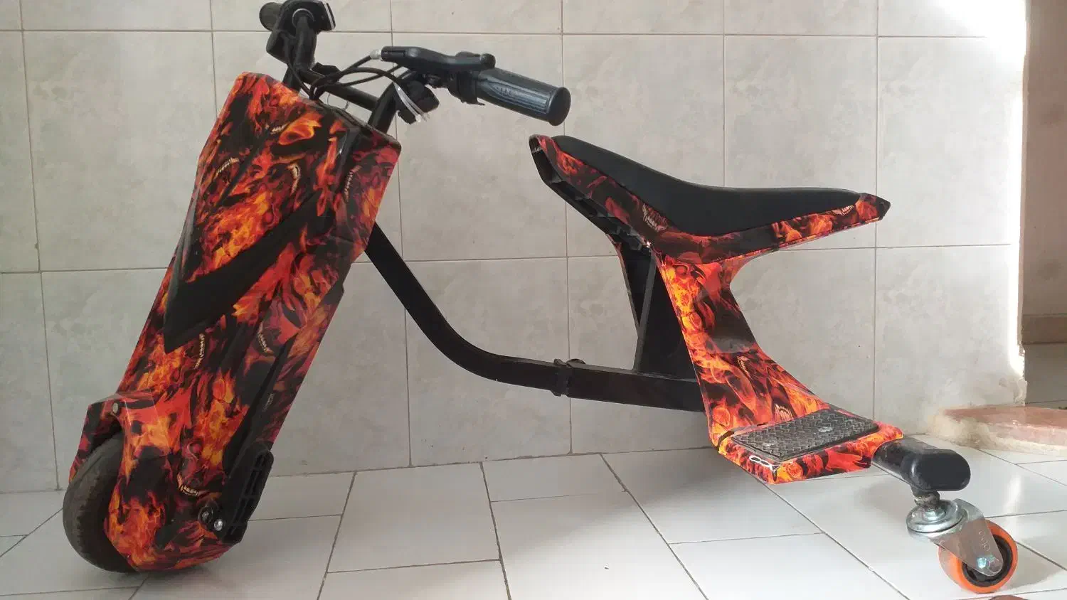 اسکوتر برقی دریفت|دوچرخه، اسکیت، اسکوتر|کرج, شهرک فهمیده|دیوار