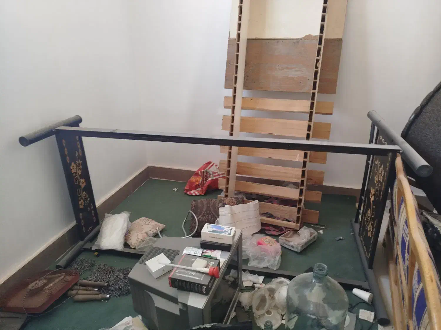 تختخواب یکنفره فلزی|تخت و سرویس خواب|شاهینشهر, گزبرخوار|دیوار