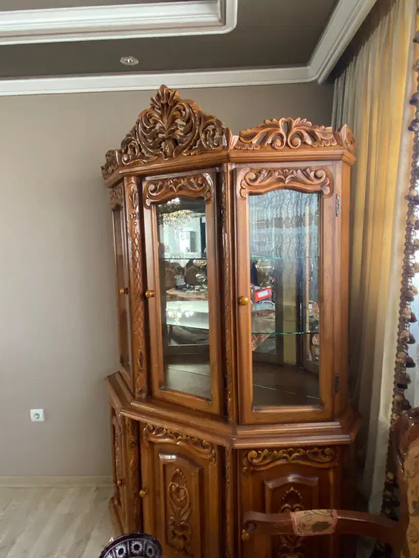 بوفه ویترینی چوبی سلطنتی، شیشه‌دار و سالم|بوفه، ویترین، کنسول|تبریز, |دیوار