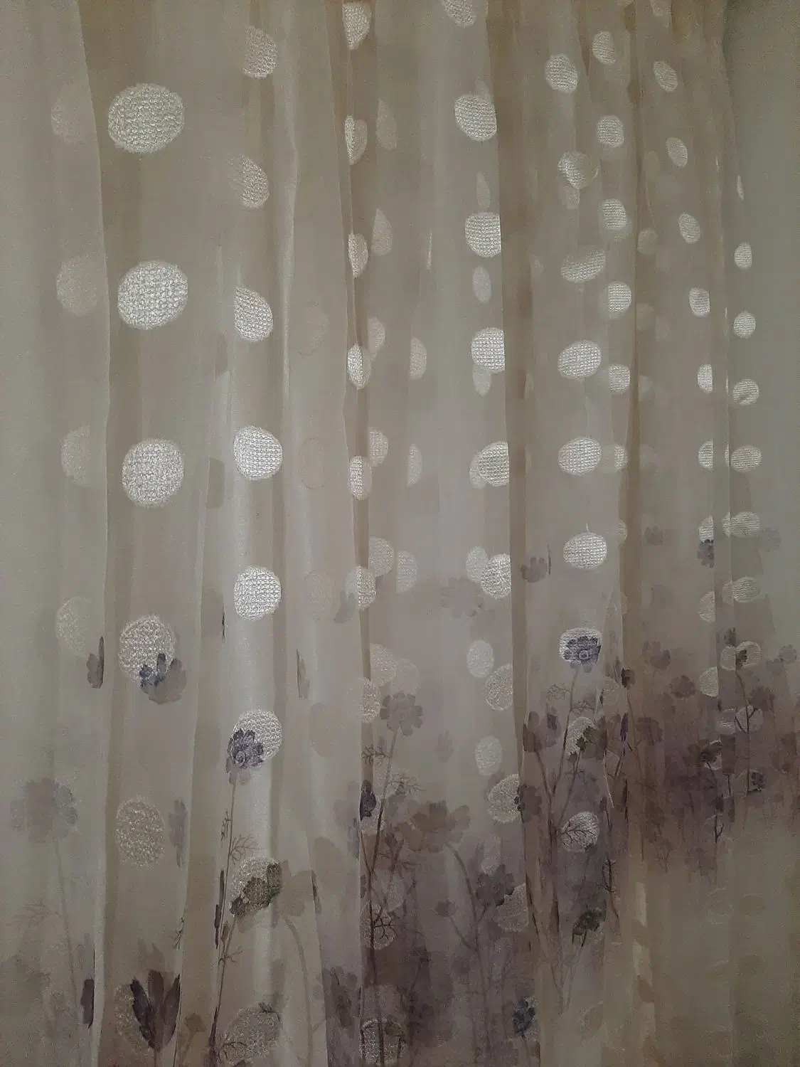 تعدادی پرده حریر و تور و پارچه پرده دوخته نشده|پرده، رانر، رومیزی|پردیس, فاز ۳|دیوار