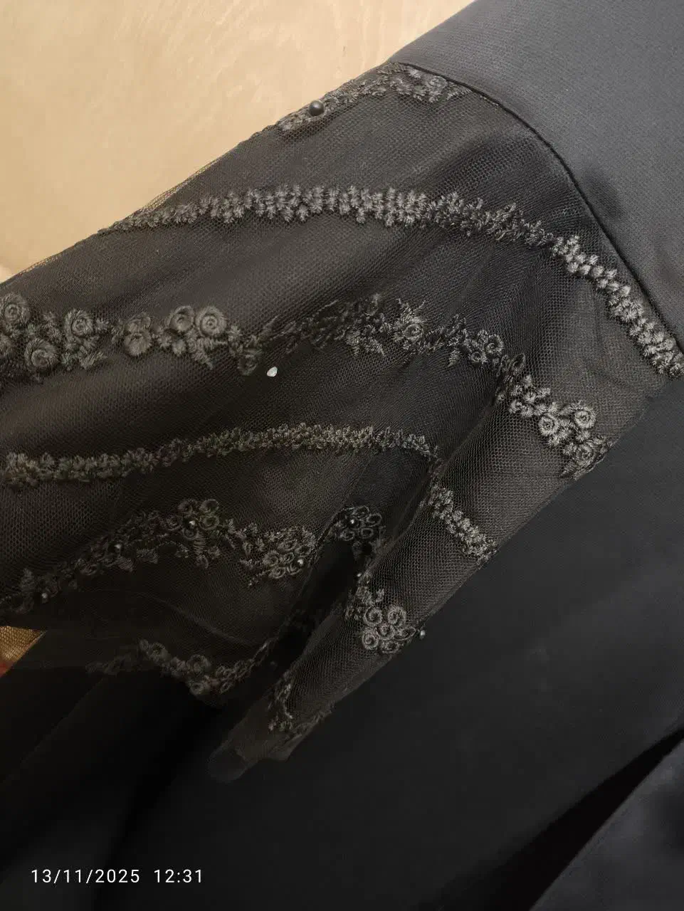 لباس شخصی|لباس|شاهینشهر, عطار|دیوار