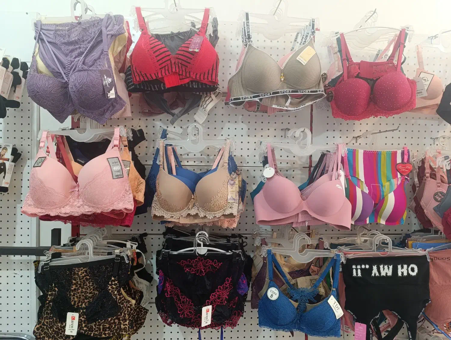 ب علت تغییر شغل کل اجناس ب صورت عمده باکلی تخفیف|لباس|گرگان, |دیوار