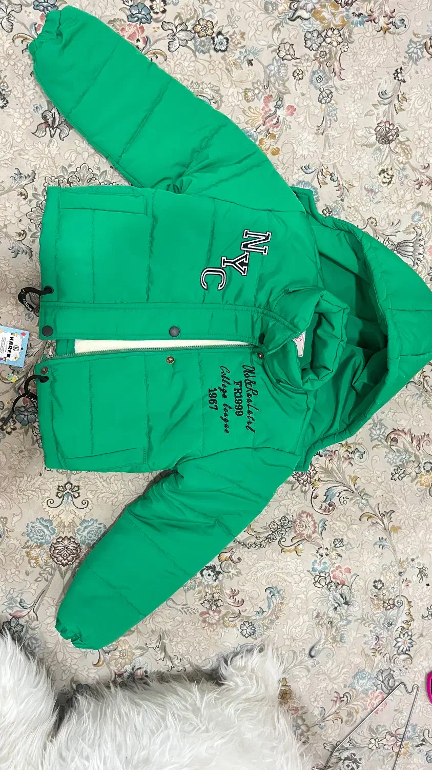 کاپشن|کفش و لباس بچه|دهدشت, |دیوار