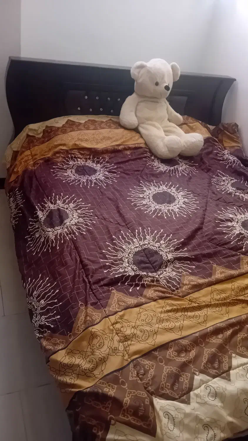 تخت ومیزارایش وباتشک|تخت و سرویس خواب|شاهین‌شهر, مسکن مهر|دیوار