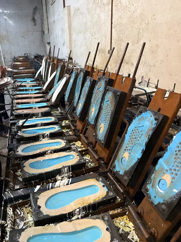 سه عدد نیروی مرد جوان برای دستگاه تزریق کفی|استخدام صنعتی، فنی، مهندسی|مشهد, ثامن|دیوار