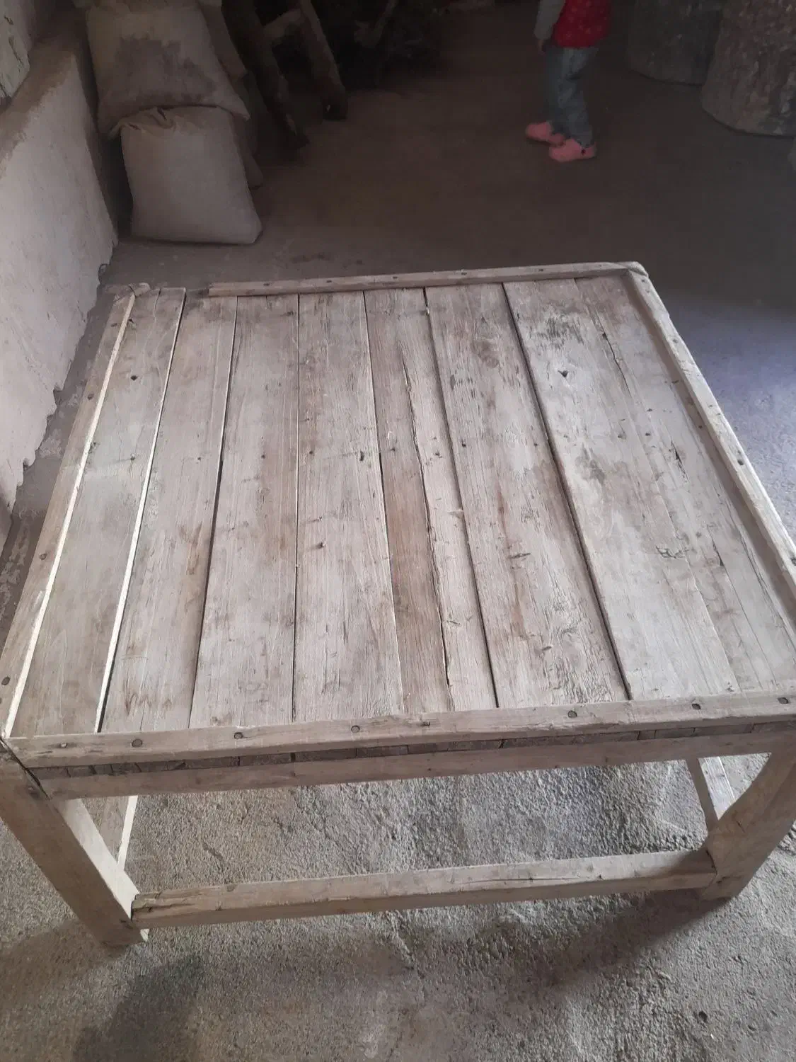 کرسی ومیز گرد|صندلی و نیمکت|ملایر, |دیوار