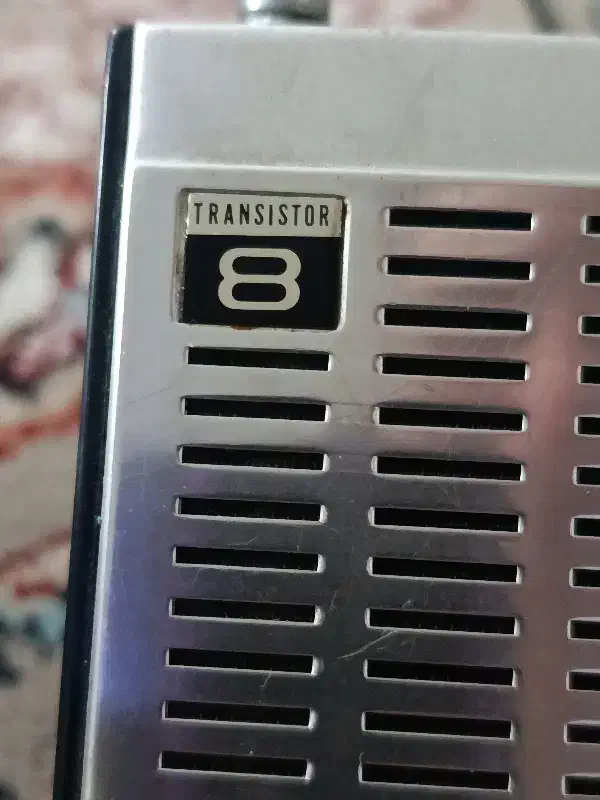 رادیو قدیمی TRANSISTOR 8 ، SILVER تمیز و سالم|کلکسیون اشیاء عتیقه|مشهد, ابوذر|دیوار
