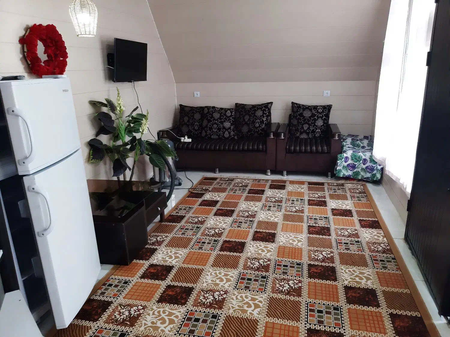 کلبه سویسی در مکانی ارام وزیبا|اجارهٔ کوتاهمدت ویلا و باغ|احمدسرگوراب, |دیوار