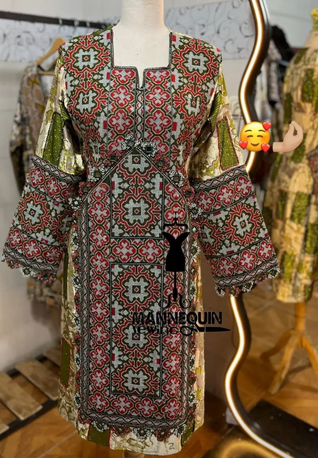 خیاط لباس بلوچی هستم با 18 سال سابقه کاری|لباس|خاش, |دیوار