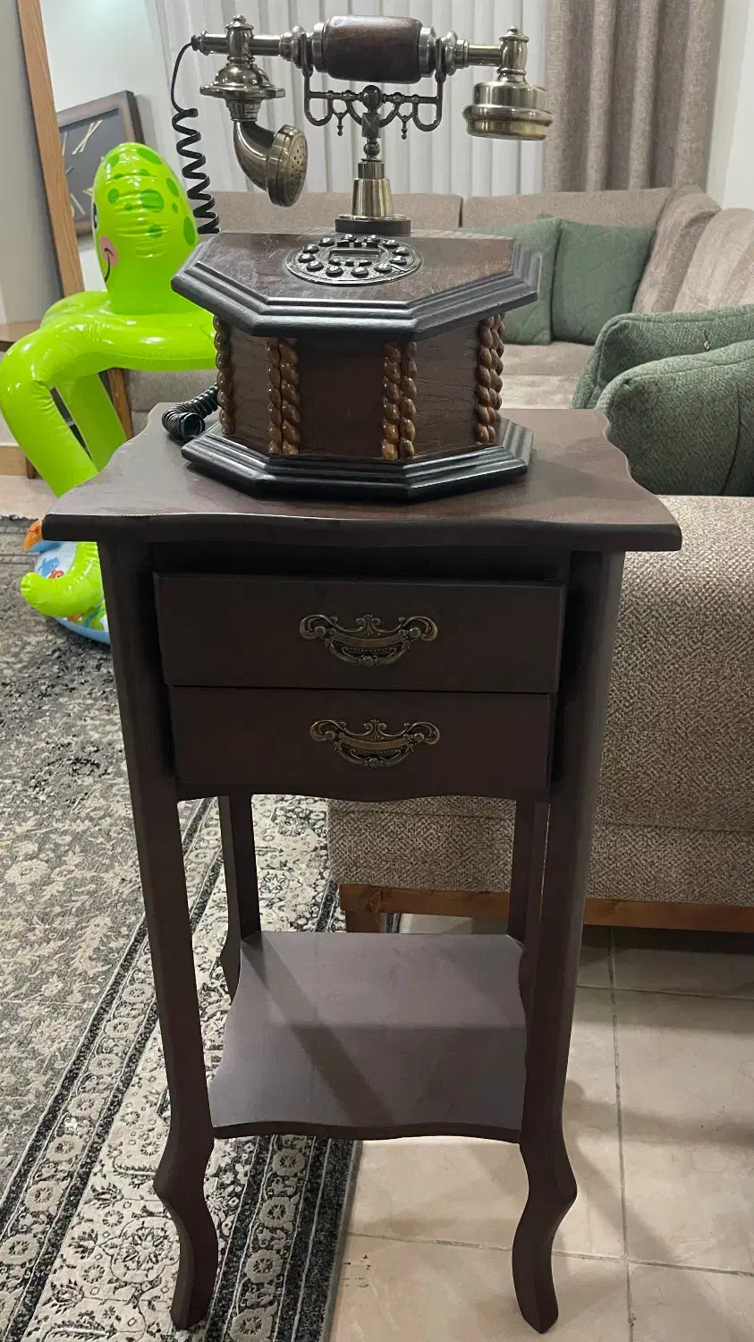 تلفن قدیمی و میز مدل قدیمی|میز تلفن|قائمشهر, |دیوار