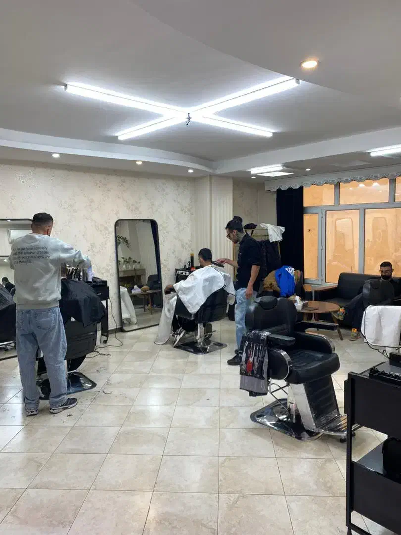 استخدام آرایشگر آقا،  آموزش آرایشگری،شاگرد.|استخدام درمانی، زیبایی، بهداشتی|کرج, جهان‌شهر|دیوار