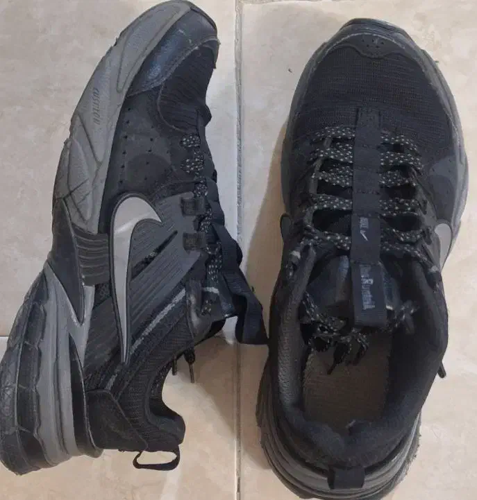 کتونی نایک کارکرده|کیف، کفش، کمربند|اراک, |دیوار