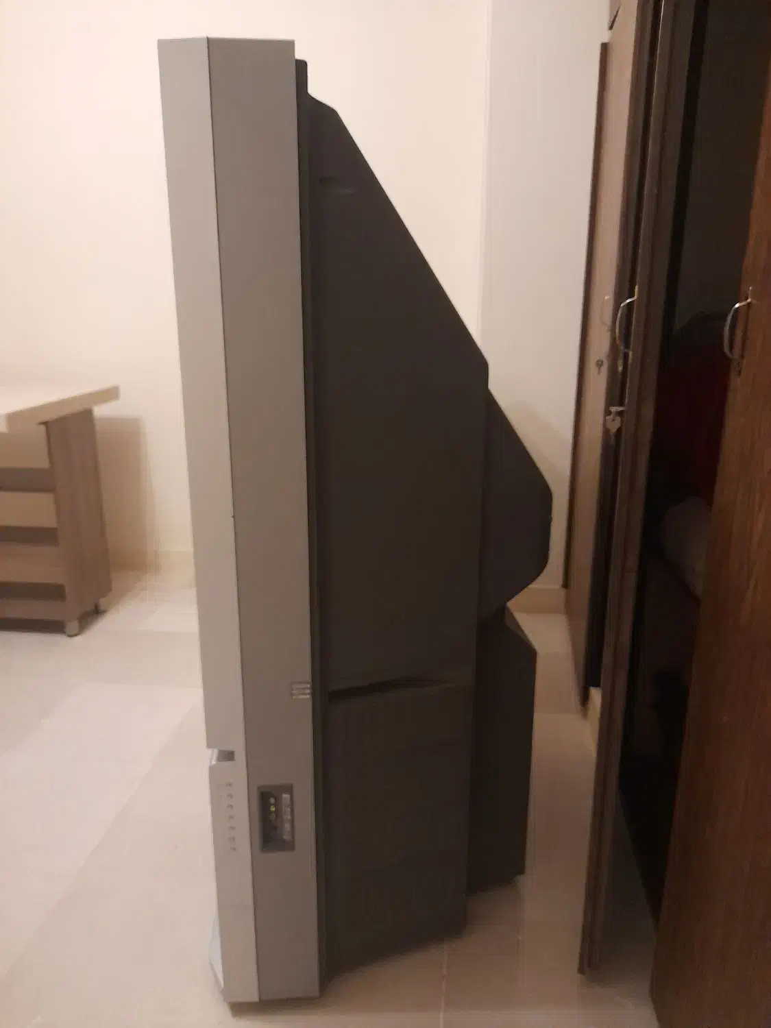 تلویزیون ۶۰|تلویزیون و پروژکتور|ساوه, |دیوار