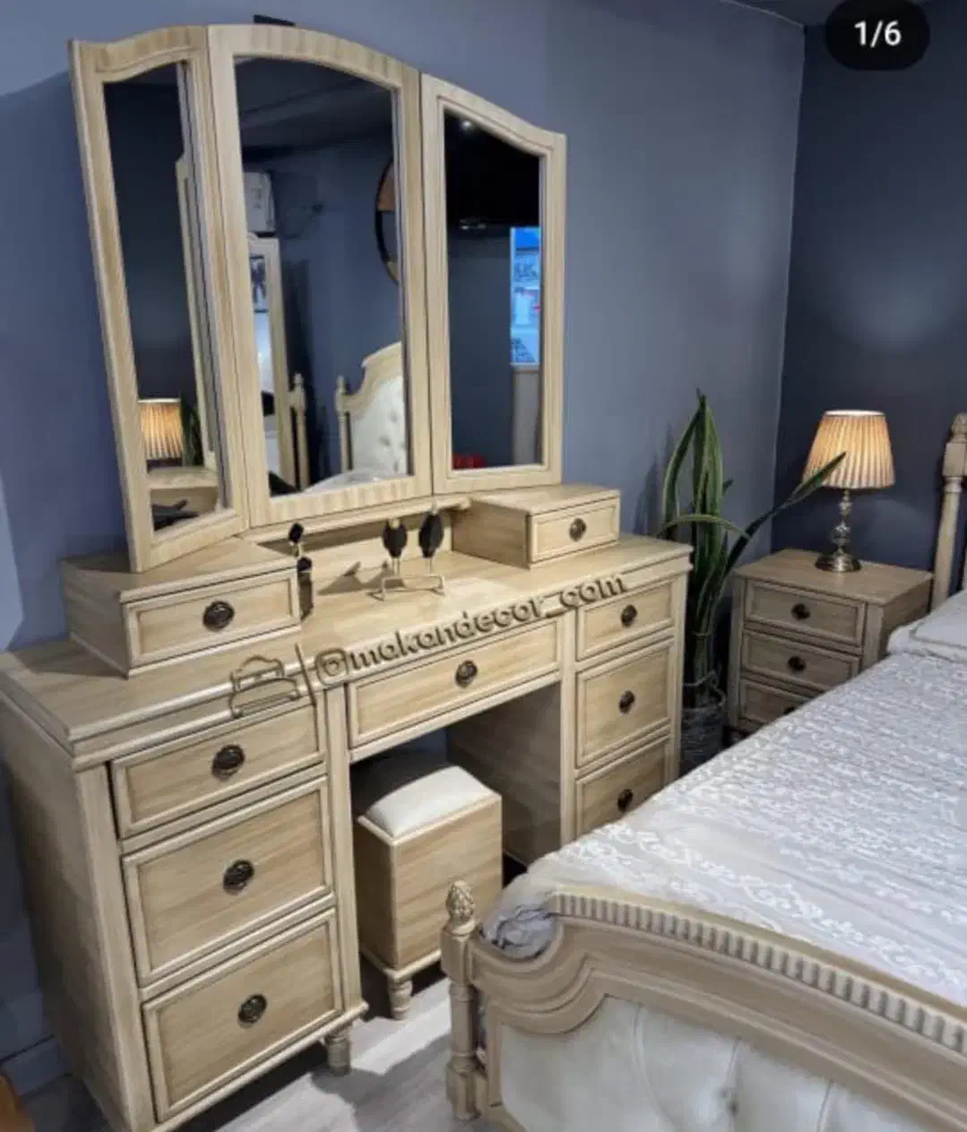 تخت خواب.میز و ایینه و تشک تخت|تخت و سرویس خواب|هشتگرد, شهرک بعثت|دیوار