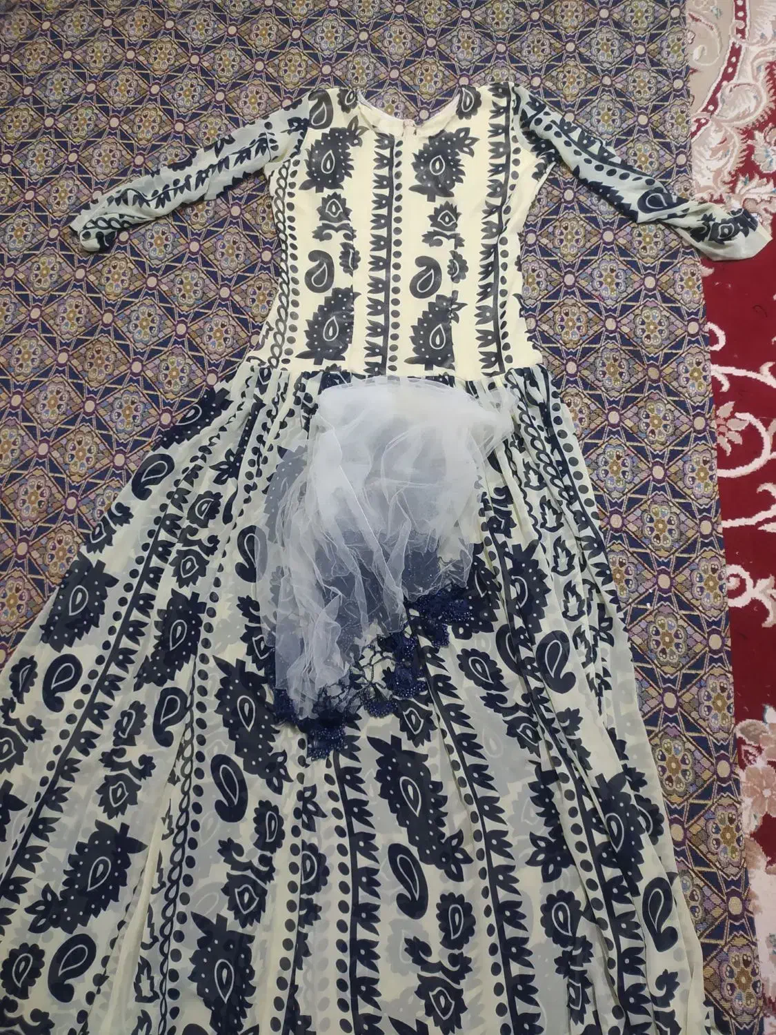 لباسی هوری زور تازه یک بار لبر کراوه دسمالیشی دگله|لباس|مهاباد (آذربایجان غربی), |دیوار