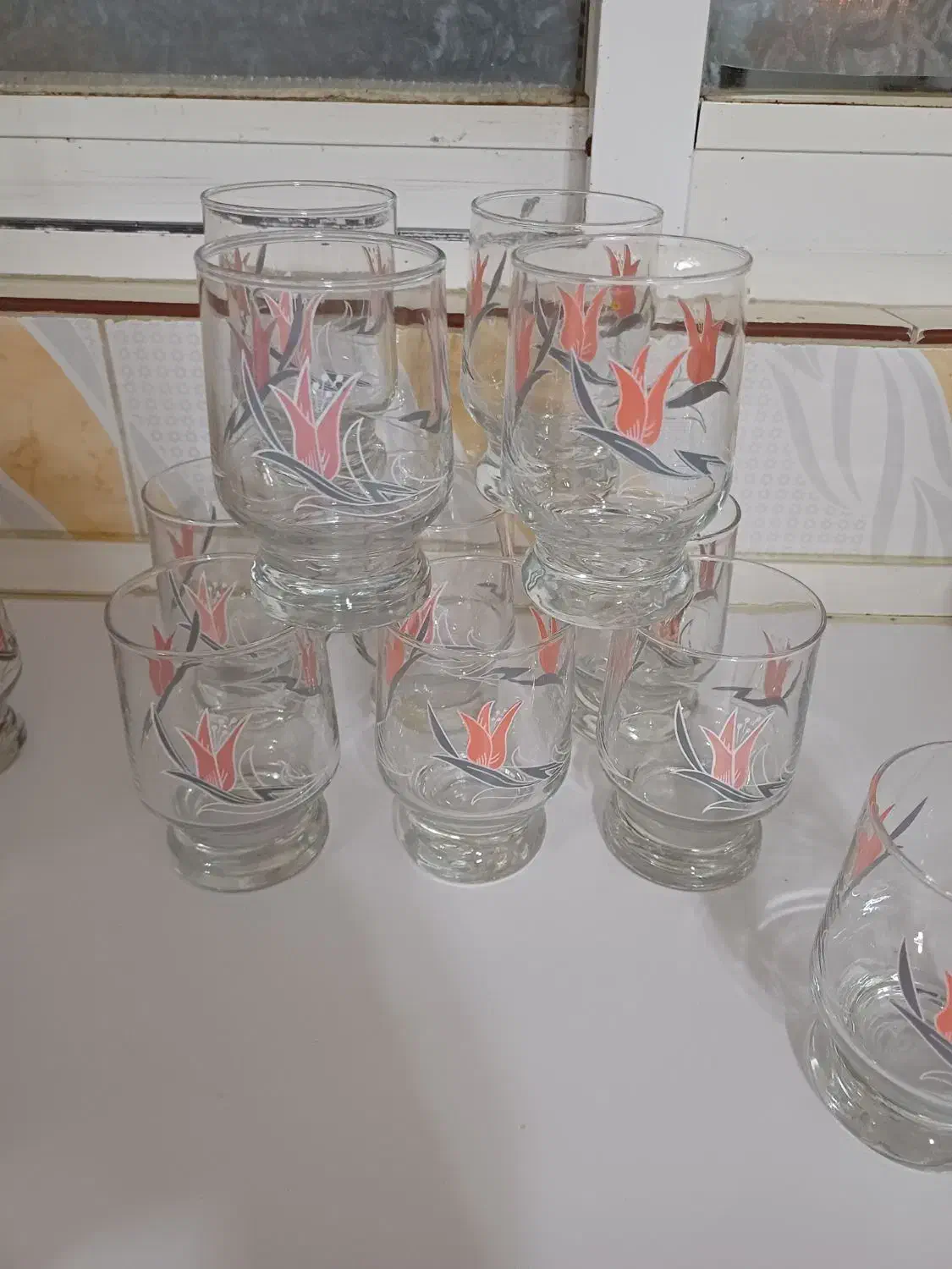 تعدادی لوازم خانگی نوی نو|ظروف سرو و پذیرایی|فومن, |دیوار