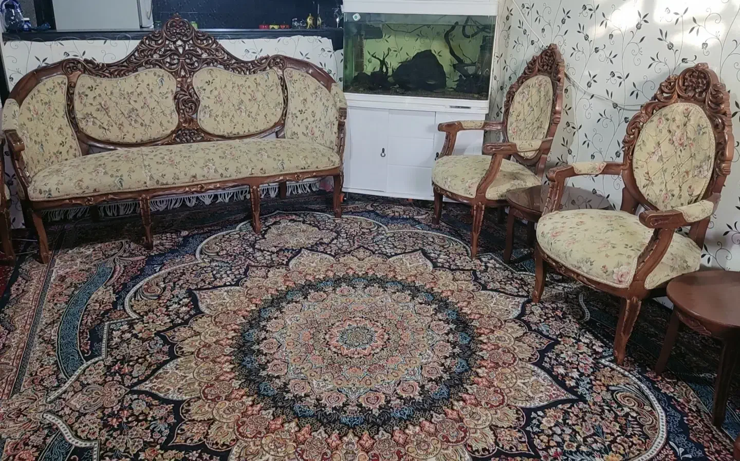 مبل سلطنتی و میز ناهار خوری|مبلمان خانگی و میز عسلی|شیراز, وحدت|دیوار