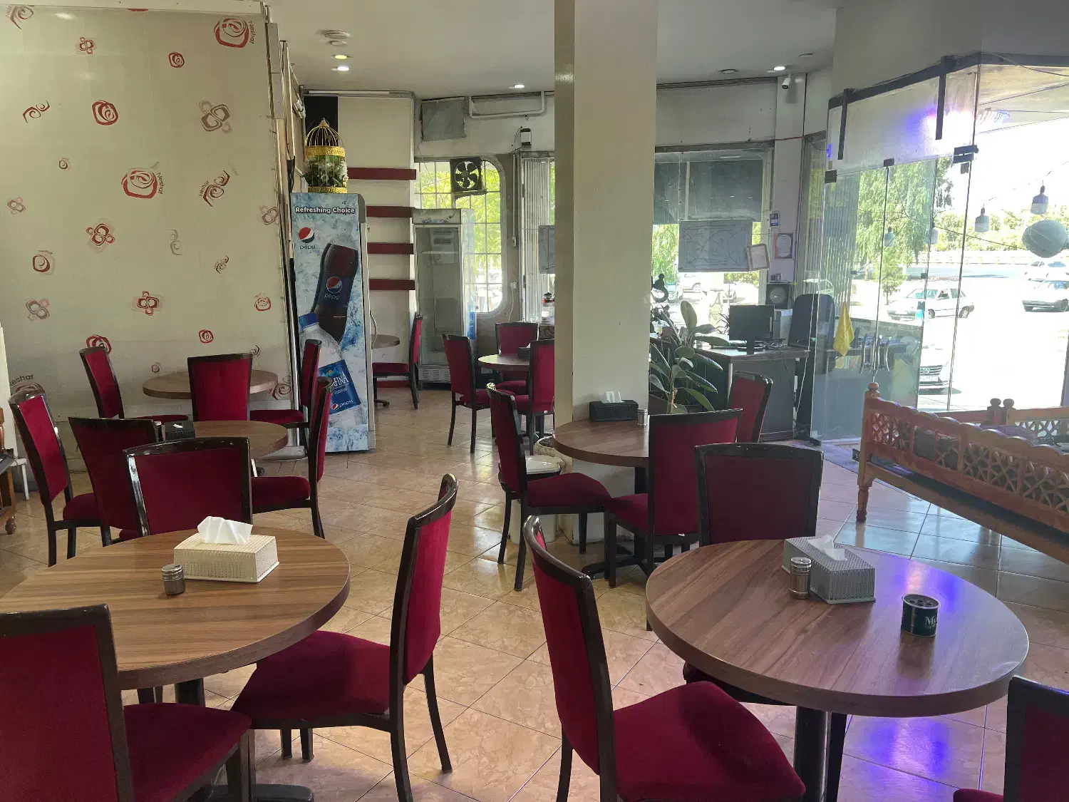 استخدام سالن دار رستوران|استخدام خدمات فروشگاه و رستوران|قم, آزادگان|دیوار