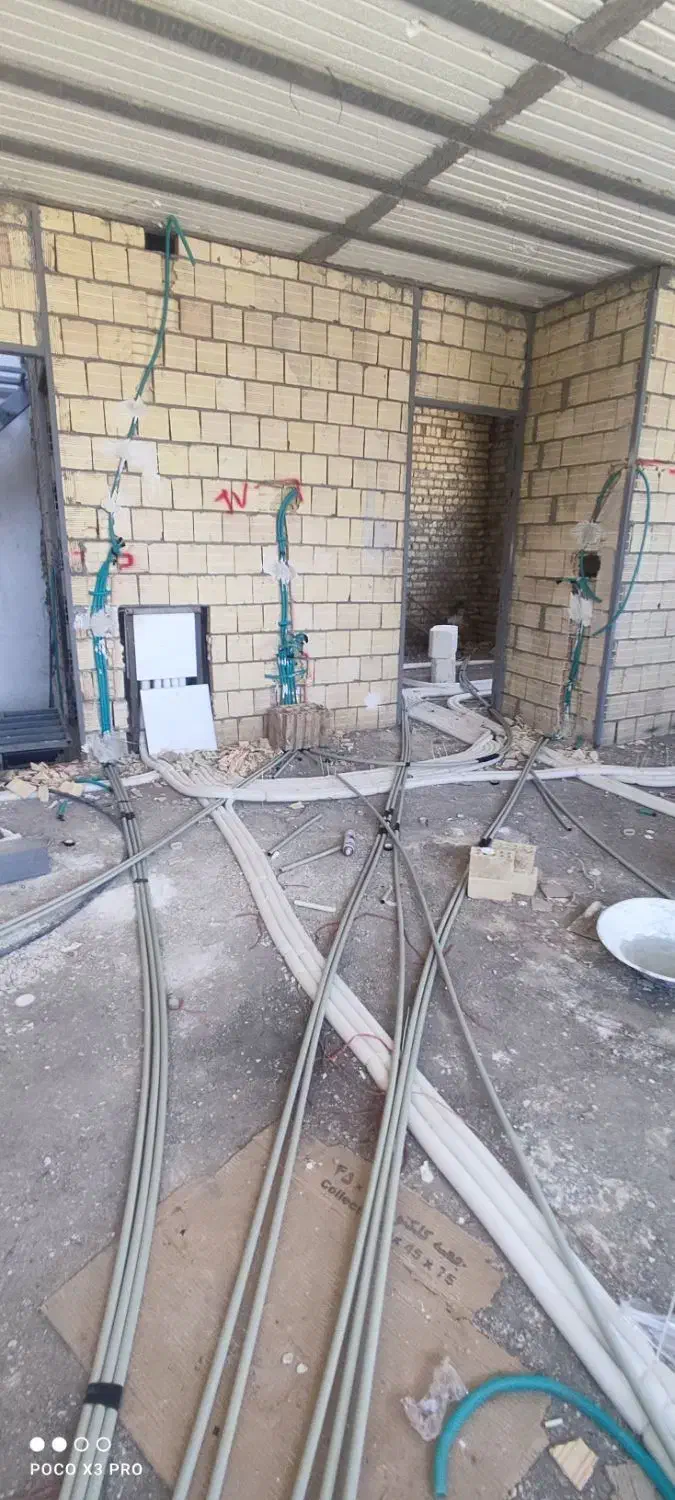 برقکار برقکشی|خدمات پیشه و مهارت|کاشان, راه آهن کاشان|دیوار