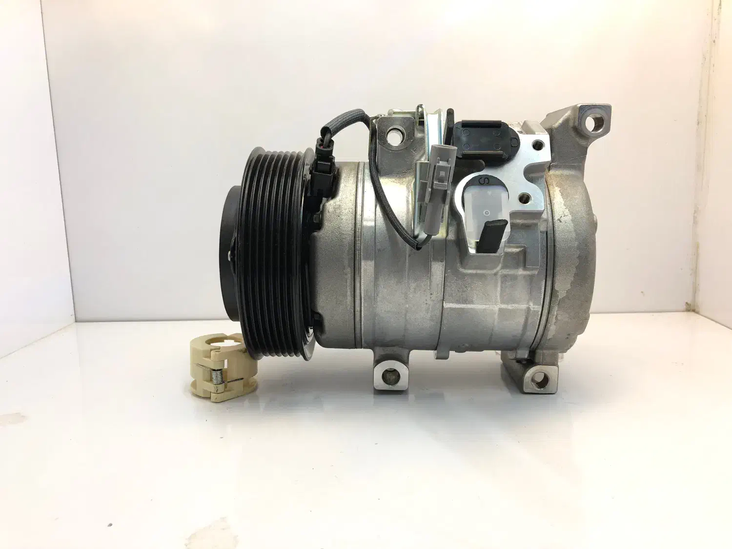 لوازم کولری تویوتا و لکسوس|قطعات یدکی و لوازم جانبی|درگهان, |دیوار