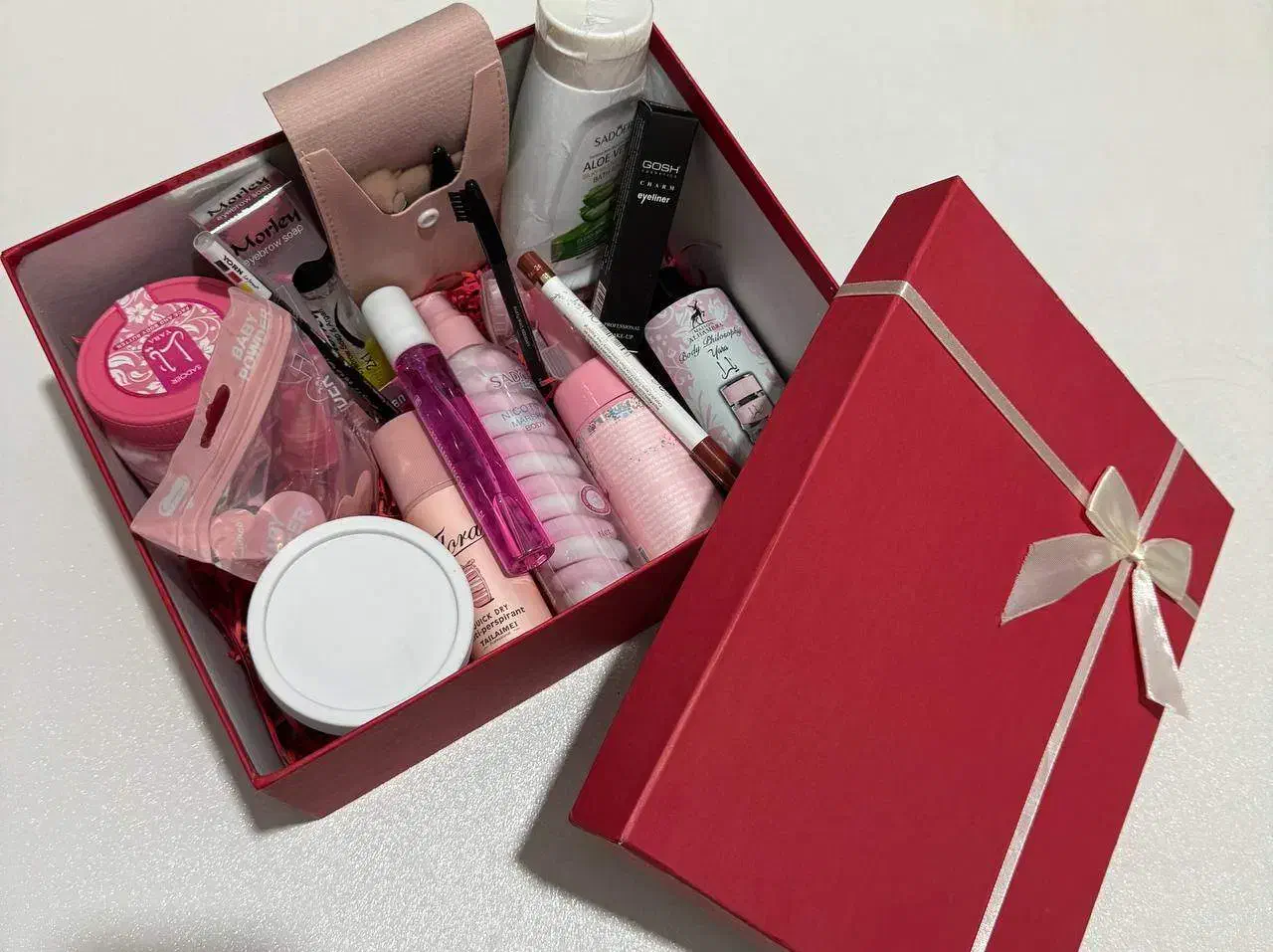 پک های کادویی روز زن و یلدا|لباس|میانه, |دیوار