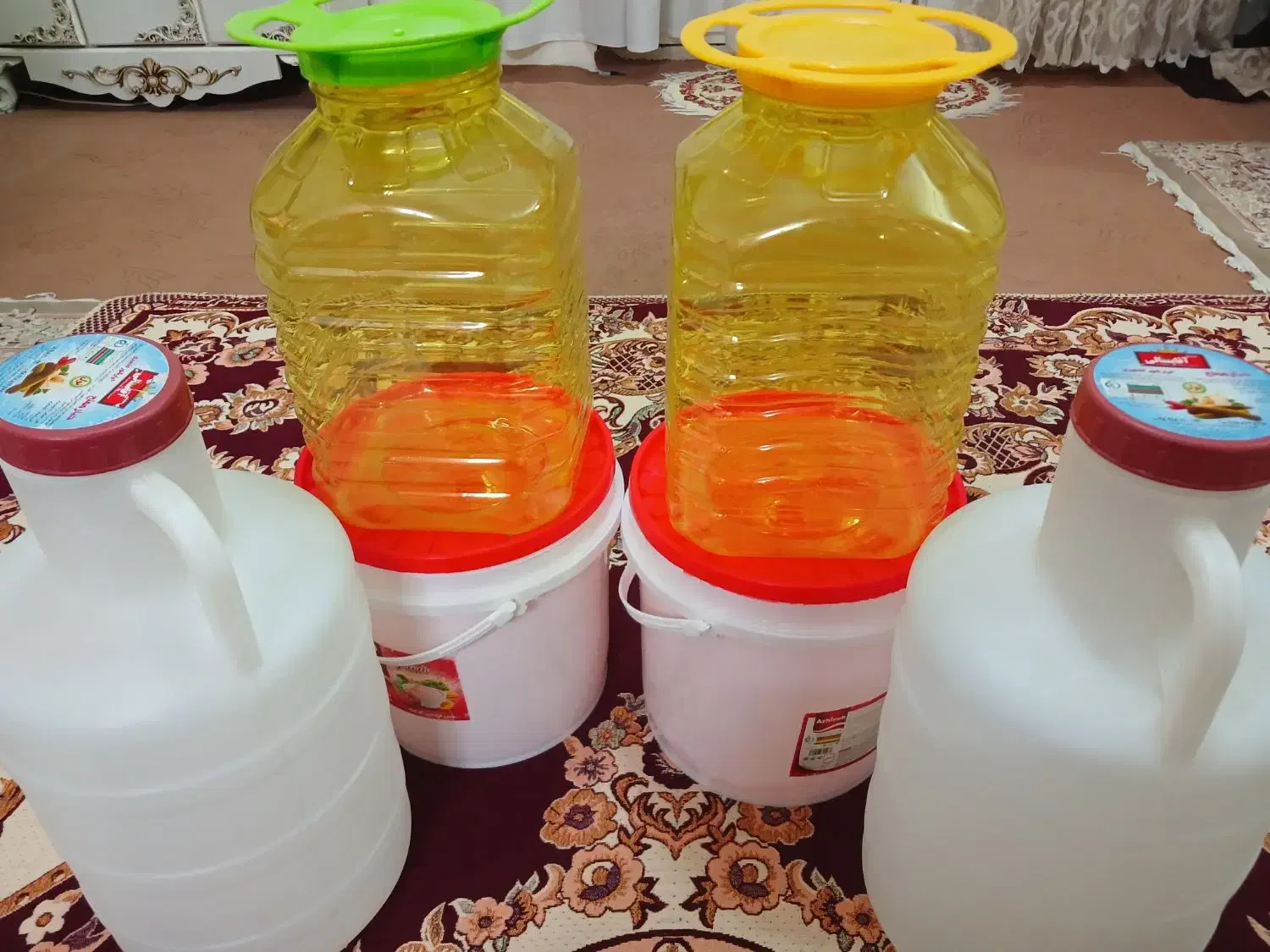 تعدادی ظروف پلاستیکی و شیشه‌ای|ظروف نگهدارنده، پلاستیکی، یک‌بارمصرف|اهواز, کمپلو جنوبی|دیوار